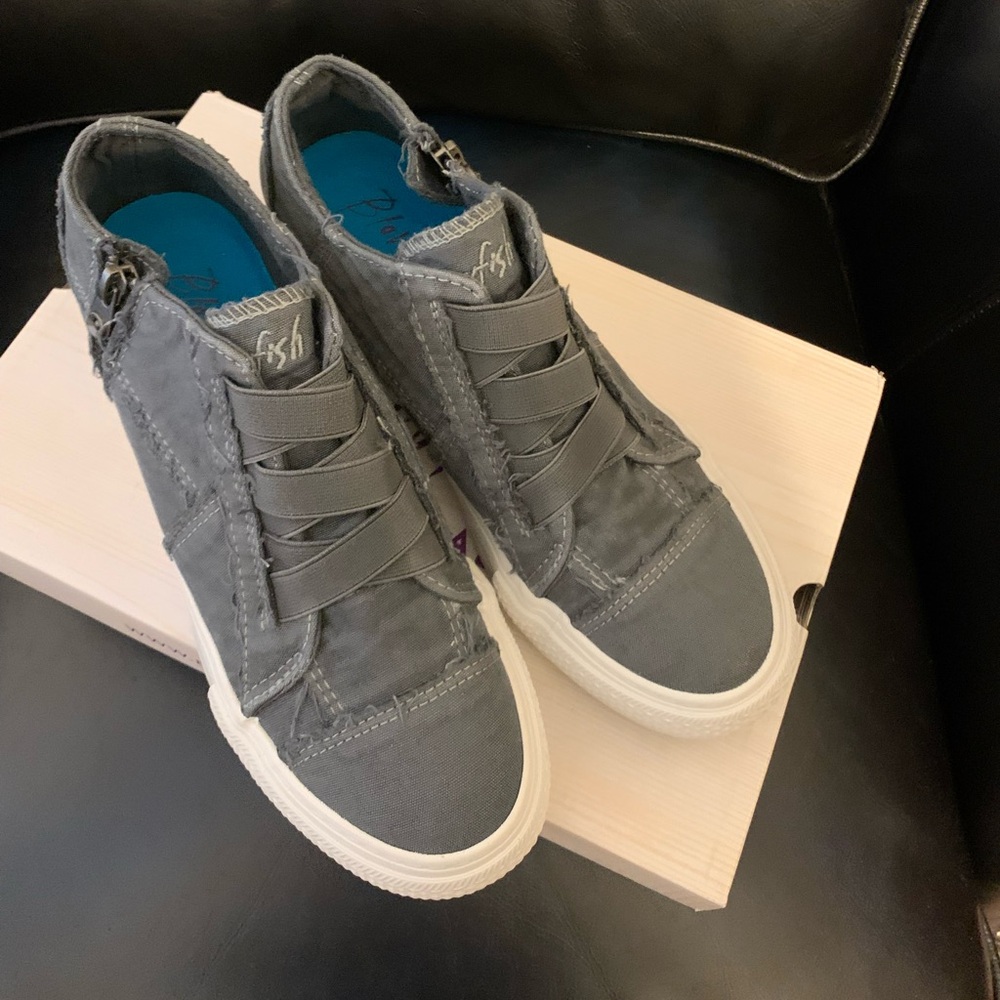 BLOWFISH MALIBU NIB Mamba Hidden Wedge Sneaker Blue/Gray size 8